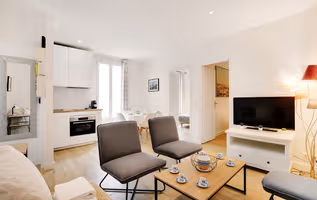 Charming Urban Retreat: Cozy Rue des Portes Blanches Serviced Apartment