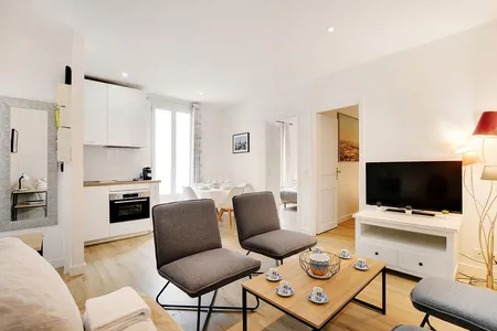 Charming Urban Retreat: Cozy Rue des Portes Blanches Serviced Apartment