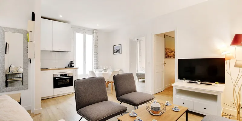 Charming Urban Retreat: Cozy Rue des Portes Blanches Serviced Apartment