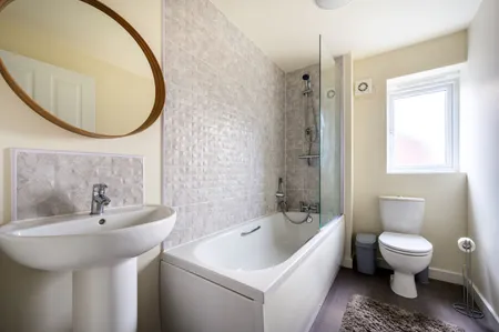 Family bathroom at Wykebeck Mount
