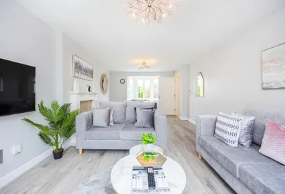 5 Bed House | Free Parking | Pool Table | Kent
