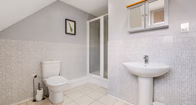 Luxury en-suite bathroom at 77 Haynes Road