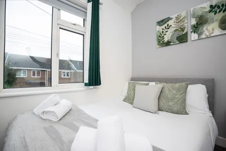 Double bed bedroom at 11 Prescott Street,