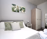 Double bed bedroom at 11 Prescott Street,