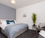 King sized bedroom at 4 Melland Street