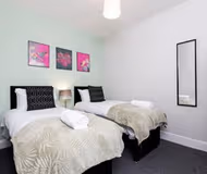 King sized bedroom at 35 Greenwell Street