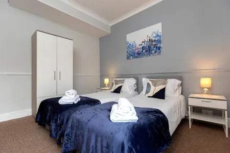 King sized bedroom at 55 Barron Street