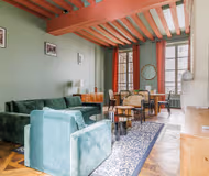 Crown jewel of Ile de la Cité -The cobblestoned street of rue Chanoinesse