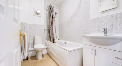 Main bathroom at 5A Miller Road