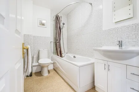 Main bathroom at 5A Miller Road