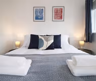 King sized bedroom at Morris House
