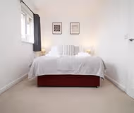 Double bed bedroom at Morris House