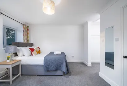 Comfy 3 Bed House in Rochester, Kent, Parking+WiFi