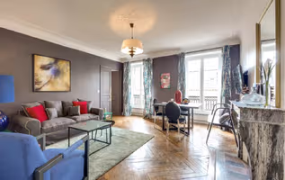 Marais luxe-take a walk across the bridges of river Seine to Île de la Cité