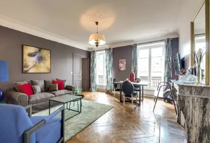 Embrace the Marais Charm on Rue de Rivoli