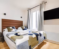 Serene Urban Oasis On Rue De La Lune, Sentier