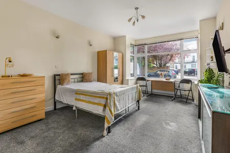 Luxury bedroom at Caledonian road near Emirates by MySquare