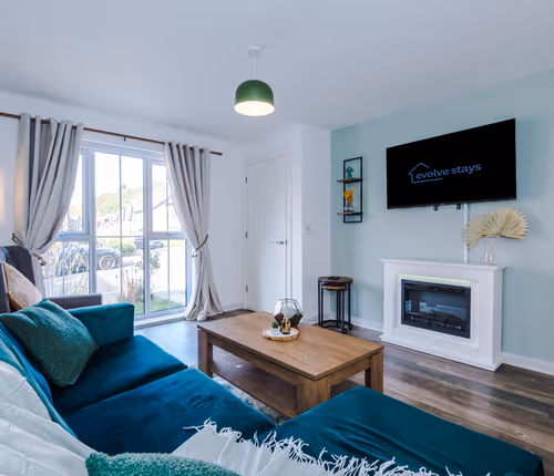 Sleeps 7, Free Parking, Perfect For Groups, Stunning Home