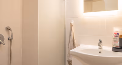 Urban Exec Suite with Free Gym Pass and Free Parking