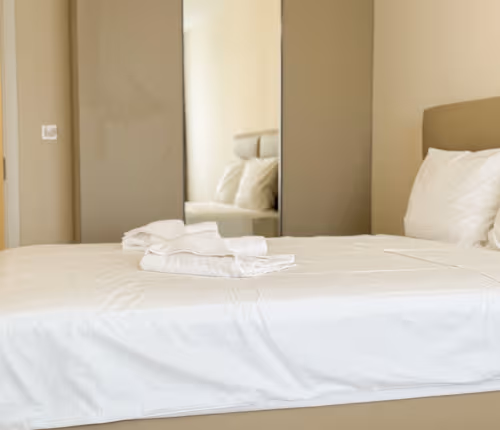 Two-Bedroom Modern Apartment with Free Gym and Free Parking