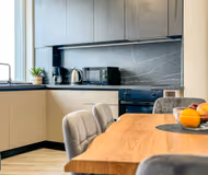 Two-Bedroom Modern Apartment with Free Gym and Free Parking