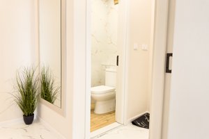 Two-Bedroom Modern Apartment with Free Gym and Free Parking