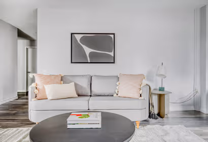 W Chestnut St Apartment