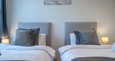 Woolwich - Amazing 2 Bed Apartment Near Station with Parking & WiFi