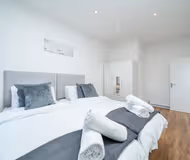Woolwich - Amazing 2 Bed Apartment Near Station with Parking & WiFi