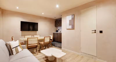 Spacious 1st-Floor Apartment in the Heart of Sentier