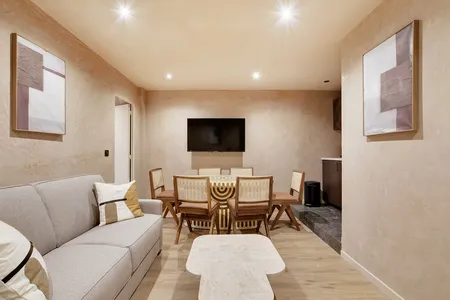 Spacious 1st-Floor Apartment in the Heart of Sentier