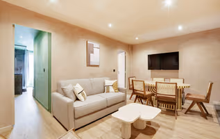 Spacious 1st-Floor Apartment in the Heart of Sentier