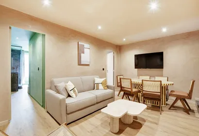 Spacious 1st-Floor Apartment in the Heart of Sentier