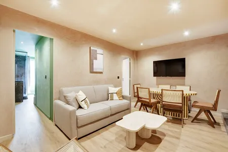 Spacious 1st-Floor Apartment in the Heart of Sentier