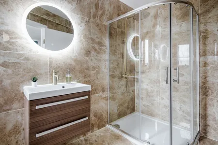 Luxury en-suite bathroom at The Old Bakery