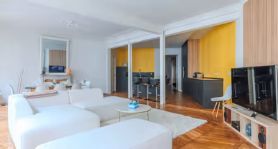 Stylish Hideaway in Paris’ Fashion district Champs-Élysées