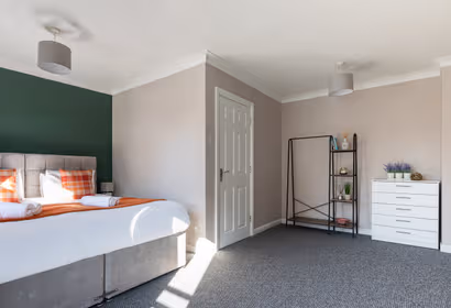 3 Bed Lakeside Ave Thamesmead SE28