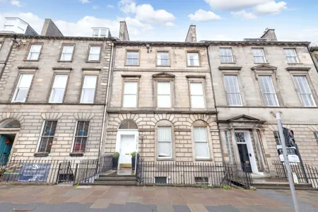 Beautiful 3 bed Apt. on York Place