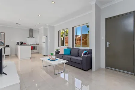 Riseley St 3 BR Serviced Apartment