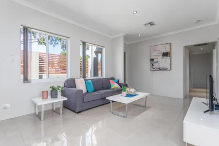 Riseley St 3 BR Serviced Apartment