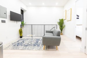 Duplex 1st Ave.