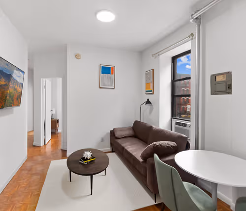 Cosy living space in Newly Furnished Living