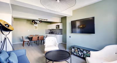 Modern Parisian Getaway Near Parc des Buttes-Chaumont