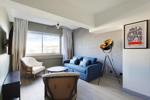 Modern Parisian Getaway Near Parc des Buttes-Chaumont
