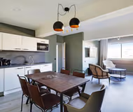 Modern Parisian Getaway Near Parc des Buttes-Chaumont