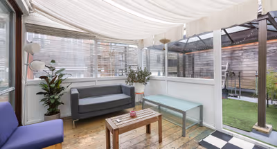 2-bedroom Hoxton apartment with roof terrace!