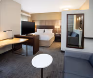 Frantz Road ApartHotel