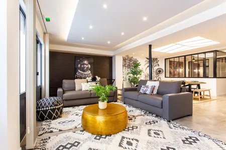 Luxurious Serviced Apartment