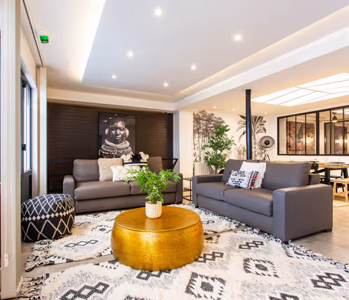 Luxurious Serviced Apartment