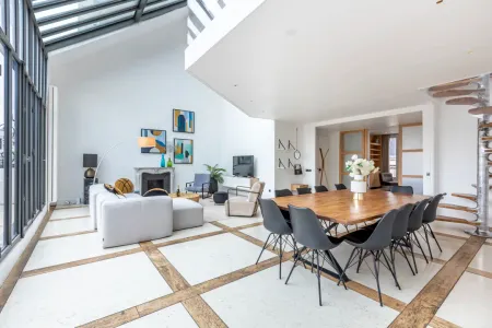 340M2 LUXURIOUS PENTHOUSE IN AVENUE MONTAIGNE